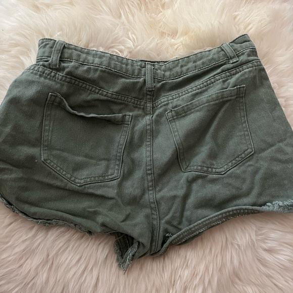 Low rise army green jean shorts never worn - Picture 2 of 3